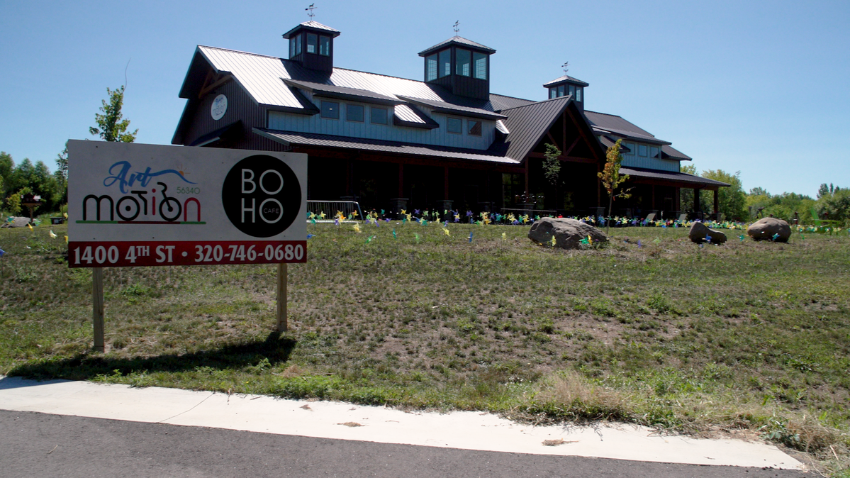 Art in Motion in Holdingford and Fergus Falls artist on Postcards April 28